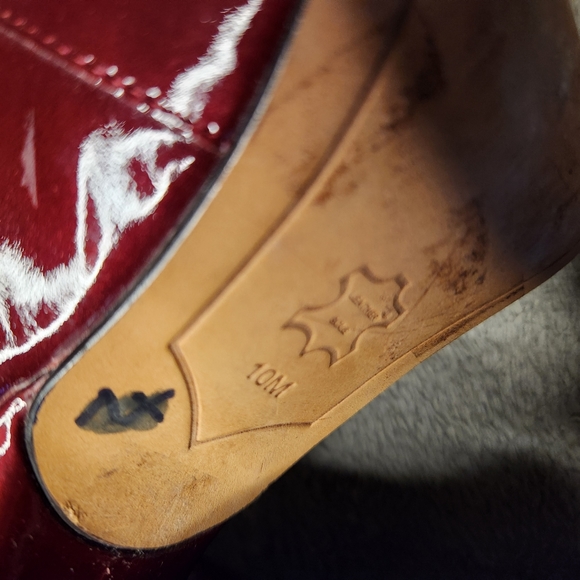 Heels at least 4 inches - Picture 3 of 6